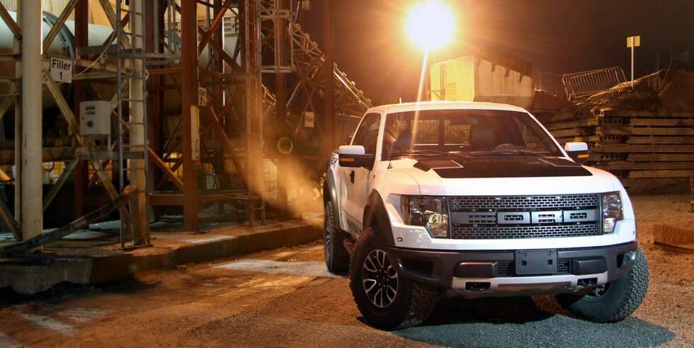 FORD PICKUP: Ford F-150 SVT Raptor for de fleste andre pickuper til å se beskjedne ut. FORD PICKUP: Ford F-150 SVT Raptor for de fleste andre pickuper til å se beskjedne ut.