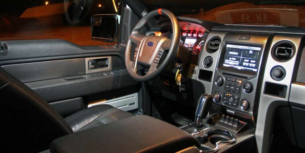 FORD RAPTOR: Mye plass og mye hardplast. FORD RAPTOR: Mye plass og mye hardplast.