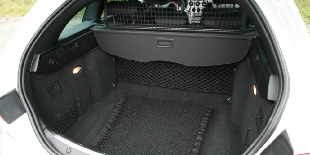 Design foran det praktiske. Bagasjeplassen er snau i 159 Sportywagon. Design foran det praktiske. Bagasjeplassen er snau i 159 Sportywagon.