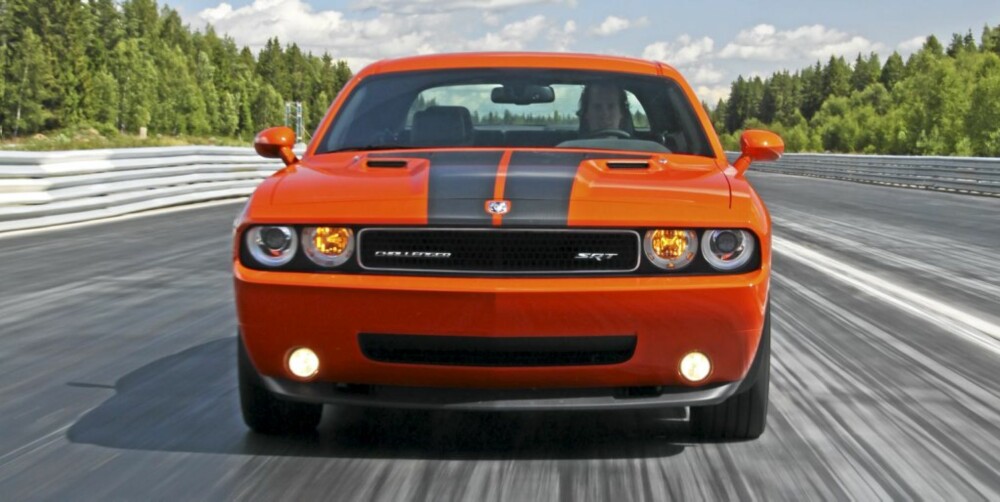 DRAGRACER: Det er på dragracebanen - eventuelt i et lyskryss - Dodge Challenger passer best. DRAGRACER: Det er på dragracebanen - eventuelt i et lyskryss - Dodge Challenger passer best.