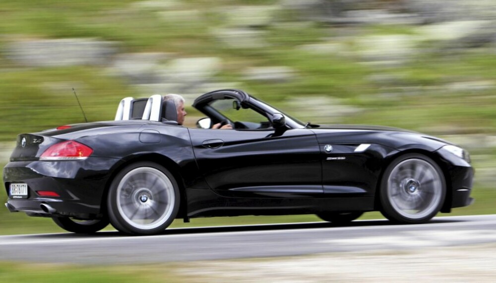 ROADSTER: BMW Z4 er en klassisk roadster med langt panser og to seter. ROADSTER: BMW Z4 er en klassisk roadster med langt panser og to seter.