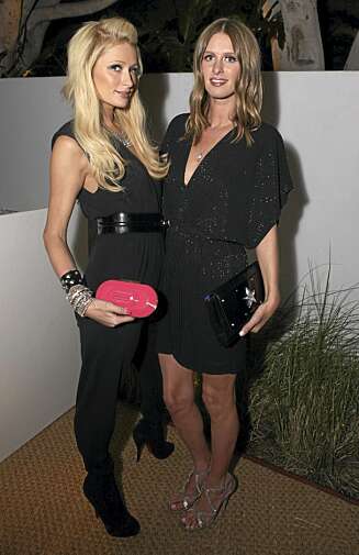 KJENDISER FOR CHOO: Paris & Nicky Hilton på lanseringsfest for Jimmy Choo & H&M i Hollywood. KJENDISER FOR CHOO: Paris & Nicky Hilton på lanseringsfest for Jimmy Choo & H&M i Hollywood.