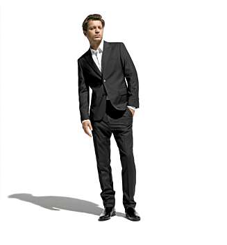 DRESS: Alle menn bør eie en dress som sitter som et skudd. Det er derfor vikitg at man prøver den på slik at du vet at den sitter skikkelig. DRESS: Alle menn bør eie en dress som sitter som et skudd. Det er derfor vikitg at man prøver den på slik at du vet at den sitter skikkelig.