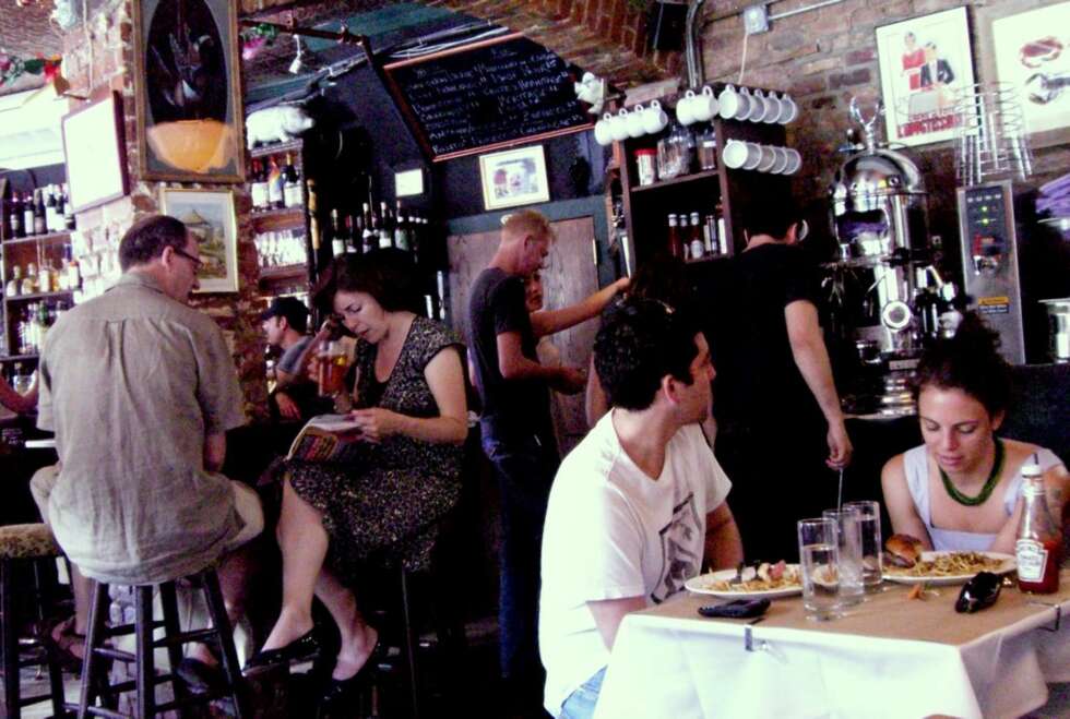 SPOTTED PIG: Kul gastro-pub i West Village som er svært populær. Har en Michelin-stjerne og er anbefalt av Jamie Oliver. SPOTTED PIG: Kul gastro-pub i West Village som er svært populær. Har en Michelin-stjerne og er anbefalt av Jamie Oliver.