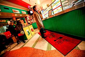 NAM-NAM: Two Boots på Avenue A serverer pizza krydret med populærkultur. NAM-NAM: Two Boots på Avenue A serverer pizza krydret med populærkultur.