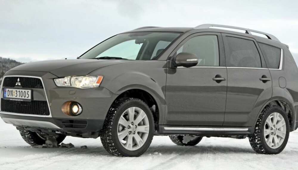 STOR: Mitsubishi Outlander er en stor bil, og leveres med sju seter. STOR: Mitsubishi Outlander er en stor bil, og leveres med sju seter.