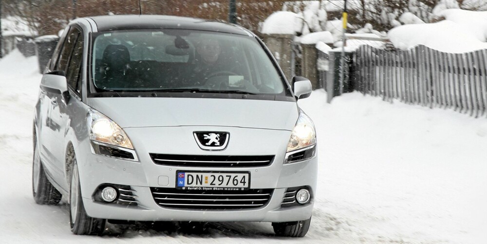 HERLIG DRIVLINJE: Med 1,6-liters dieselmotor har du nok av kraft; Peugeot 5008 oppleves som kvikk med den lille dieselen. HERLIG DRIVLINJE: Med 1,6-liters dieselmotor har du nok av kraft; Peugeot 5008 oppleves som kvikk med den lille dieselen.