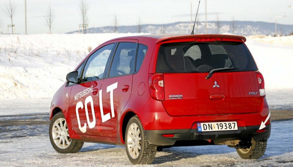 ØKONOMIBIL: Mitsubishi Colt ClearTec gir mye bil for pengene, en nesten fullverdig mini-familiebil til under 200 000 kroner - eller 187 900 for å være nøyaktig. ØKONOMIBIL: Mitsubishi Colt ClearTec gir mye bil for pengene, en nesten fullverdig mini-familiebil til under 200 000 kroner - eller 187 900 for å være nøyaktig.