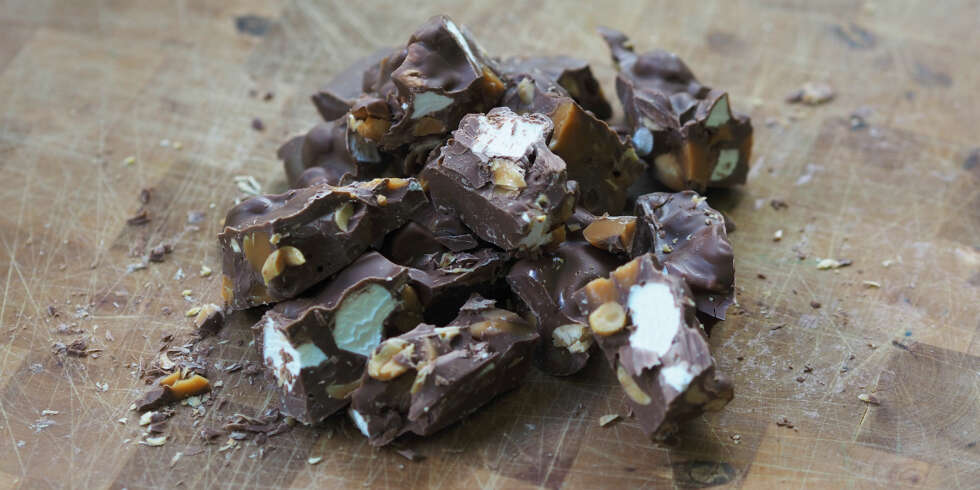ROCKY ROAD: Det perfekte tilbehør til enhver lørdagskveld, til dessert eller som gave. Foto: Kristine Angvik. ROCKY ROAD: Det perfekte tilbehør til enhver lørdagskveld, til dessert eller som gave. Foto: Kristine Angvik.