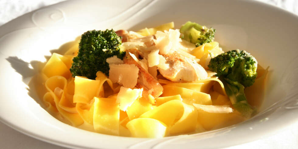 DAGENS MIDDAGSTIPS: Kremet pasta med kylling DAGENS MIDDAGSTIPS: Kremet pasta med kylling