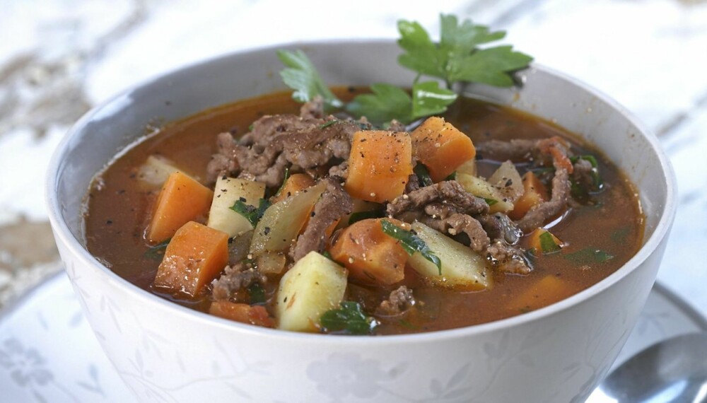 TITT I KJØLESKAPET: Hjemmelaget suppe er en glimrende anledning til å få i barna sunn mat som de ellers ikke vil ha. Det er også en mulighet til å tømme kjøleskapet for grønnsaker og hermetikk. TITT I KJØLESKAPET: Hjemmelaget suppe er en glimrende anledning til å få i barna sunn mat som de ellers ikke vil ha. Det er også en mulighet til å tømme kjøleskapet for grønnsaker og hermetikk.