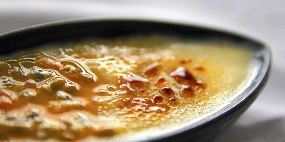 OPPSKRIFT PÅ CREME BRULÉE MED PASJONSFRUKT: Det blir best på denne måten... OPPSKRIFT PÅ CREME BRULÉE MED PASJONSFRUKT: Det blir best på denne måten...