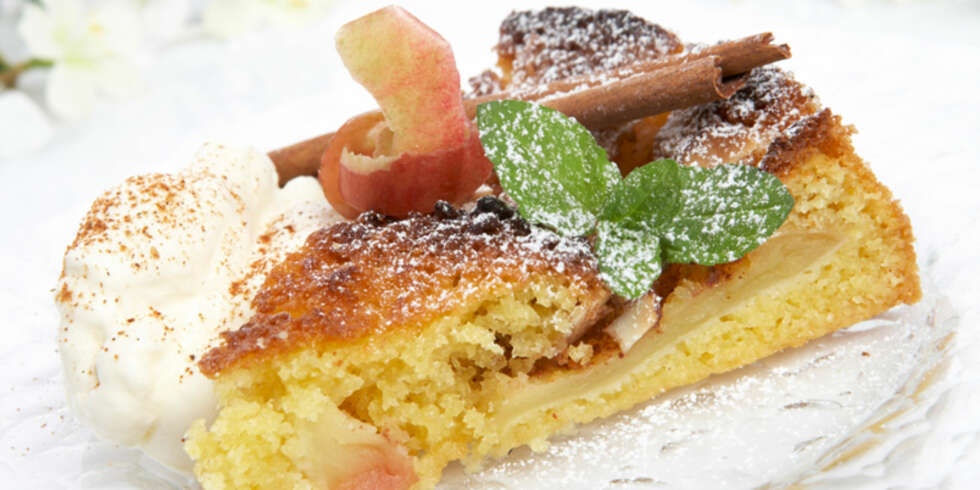 UKENS KAKE: Eplekake med krem. UKENS KAKE: Eplekake med krem.