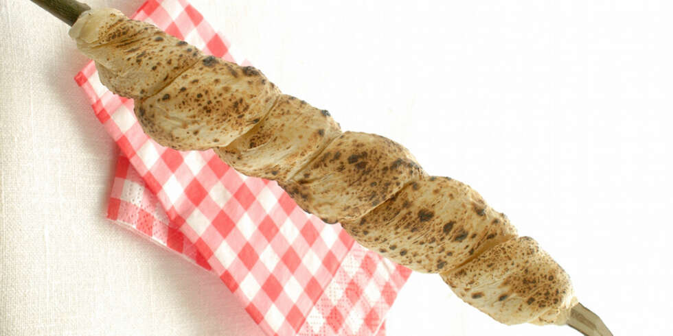 OPPSKRIFT PÅ PINNEBRØD. Slik lager du pinnebrød. OPPSKRIFT PÅ PINNEBRØD. Slik lager du pinnebrød.