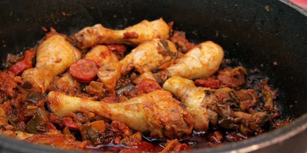 MIDDAGSTIPS: Lag kyllinggryte med chorizo til middag i dag. MIDDAGSTIPS: Lag kyllinggryte med chorizo til middag i dag.