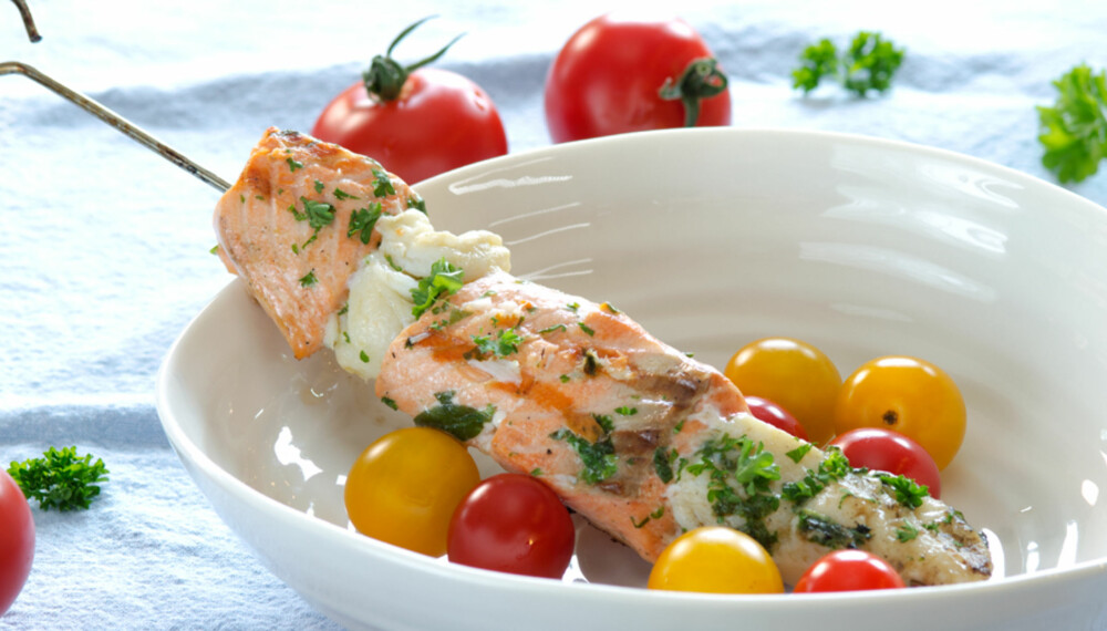 OPPSKRIFT PÅ SAFTIGE GRILLSPYD MED TORSK OG LAKS: Med disse fiskespydene kommer feststemningen! OPPSKRIFT PÅ SAFTIGE GRILLSPYD MED TORSK OG LAKS: Med disse fiskespydene kommer feststemningen!