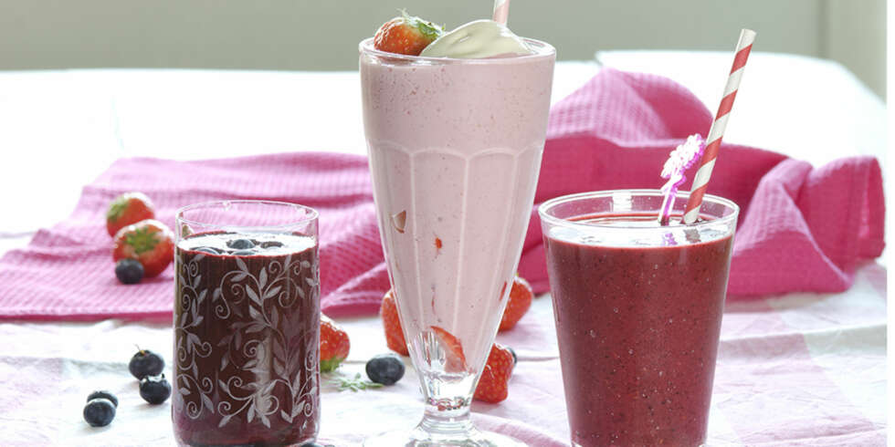 OPPSKRIFT PÅ TO ULIKE SMOOTHIES OG ÈN MILKSHAKE: Gi kroppen en skikkelig boost! OPPSKRIFT PÅ TO ULIKE SMOOTHIES OG ÈN MILKSHAKE: Gi kroppen en skikkelig boost!