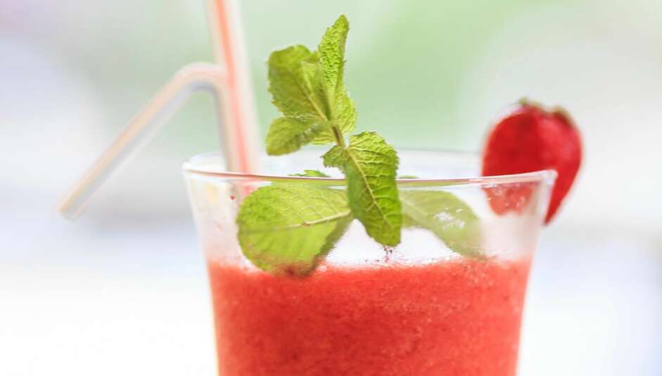 TRENDY: Frosé er rosévin og jordbær i frossen utgave. TRENDY: Frosé er rosévin og jordbær i frossen utgave.