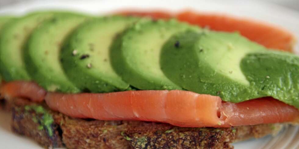 SMAKSKOMBINASJON: Avocado og røkelaks er ukens smakskombinasjon. SMAKSKOMBINASJON: Avocado og røkelaks er ukens smakskombinasjon.