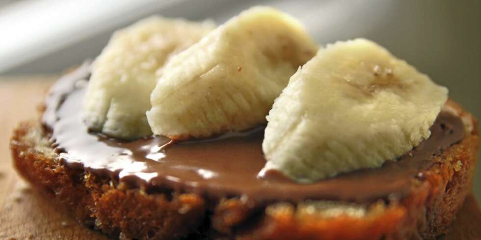 BANANBRØD. Brødet lages av banan og brød og er supertdigg med barnslig nugatti på. BANANBRØD. Brødet lages av banan og brød og er supertdigg med barnslig nugatti på.