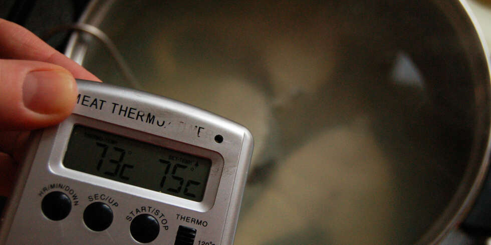 TEMPERATUR: Du må ha kontroll på temperaturen for å få saftig fisk. TEMPERATUR: Du må ha kontroll på temperaturen for å få saftig fisk.