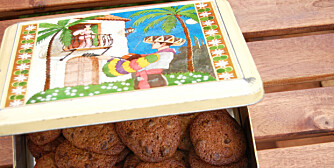 COOKIES I BOKS: Cookies oppbevares best i en kakeboks som står kjølig, gjerne i kjøleskapet. COOKIES I BOKS: Cookies oppbevares best i en kakeboks som står kjølig, gjerne i kjøleskapet.