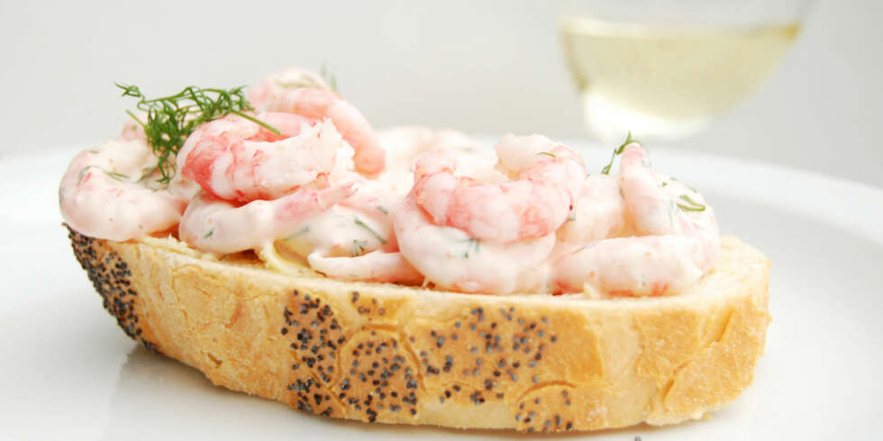 UIMOTSTÅELIG: Et godt rekesmørbrød og litt hvitvin. UIMOTSTÅELIG: Et godt rekesmørbrød og litt hvitvin.