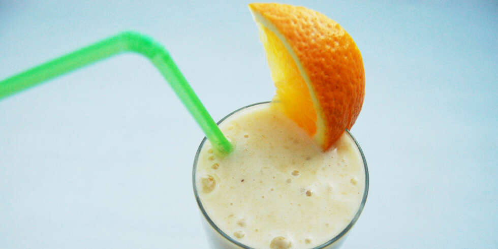 JULESMOOTHIE: Med banan, ingefær, appelsin og kanel. JULESMOOTHIE: Med banan, ingefær, appelsin og kanel.