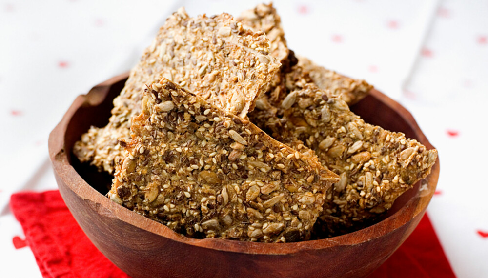 OPPSKRIFT PÅ HJEMMELAGDE KNEKKEBRØD: De beste knekkebrødene lager du selv. OPPSKRIFT PÅ HJEMMELAGDE KNEKKEBRØD: De beste knekkebrødene lager du selv.