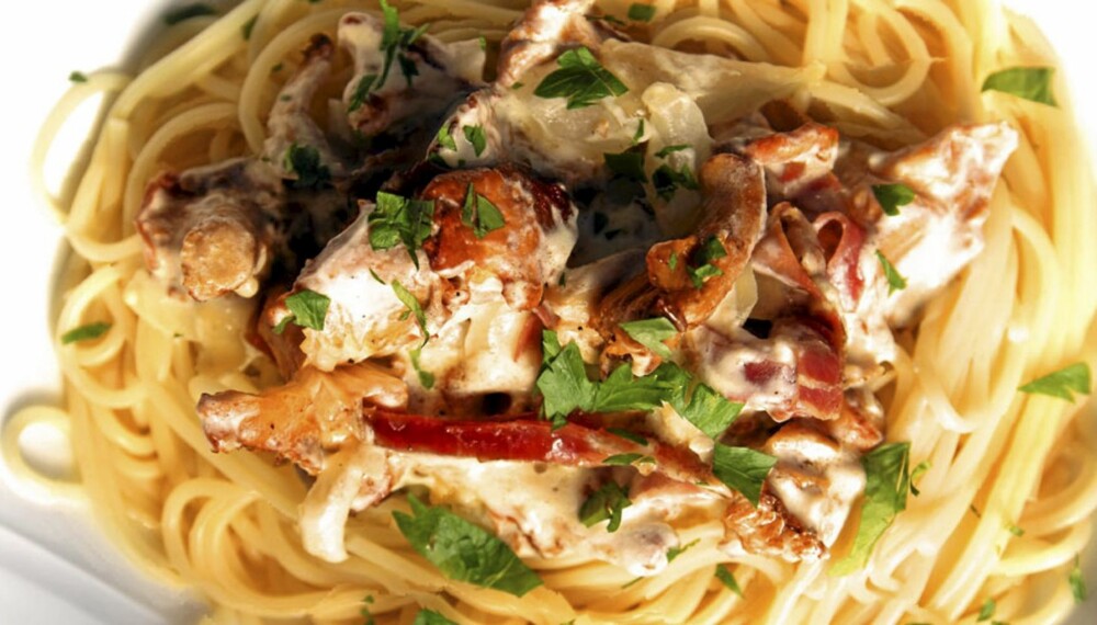 OPPSKRIFT PÅ PASTA MED SOPP: Kantareller er nydelig og blir enda bedre med dill, gressløk og fløte... OPPSKRIFT PÅ PASTA MED SOPP: Kantareller er nydelig og blir enda bedre med dill, gressløk og fløte...