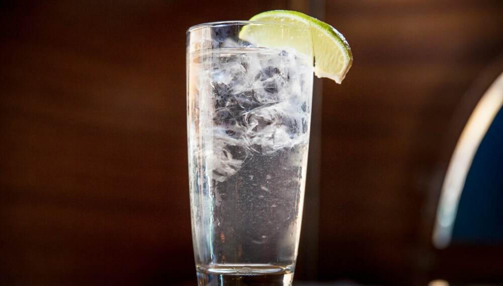 MOSCOW MULE: Kjenner du til denne drinken? Den lages med vodka og ingefærøl. Og en liten skvis. MOSCOW MULE: Kjenner du til denne drinken? Den lages med vodka og ingefærøl. Og en liten skvis.