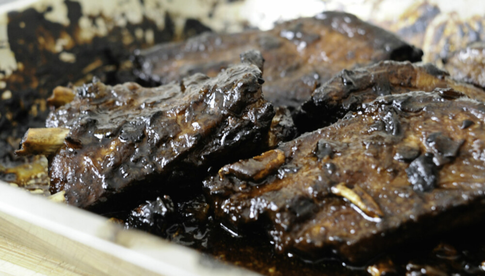 OPPSKRIFT PÅ ASIATISKE SPARERIBS: Det er forbløffende lite som skal til for å lage asiatiske spareribs. OPPSKRIFT PÅ ASIATISKE SPARERIBS: Det er forbløffende lite som skal til for å lage asiatiske spareribs.