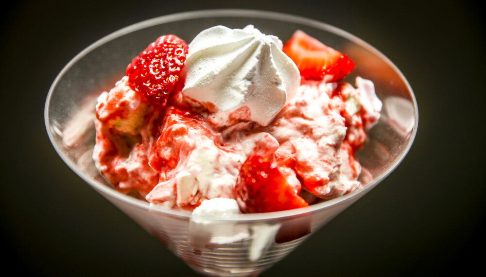 ETON MESS: En klassiker fra England. Desserter blir ikke særlig mye enklere. ETON MESS: En klassiker fra England. Desserter blir ikke særlig mye enklere.