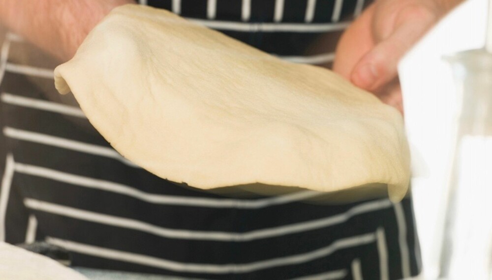 BLIR SPRØ OG GOD: Lager du pizzabunnen på skikkelig måte, blir den både sprø og god. BLIR SPRØ OG GOD: Lager du pizzabunnen på skikkelig måte, blir den både sprø og god.