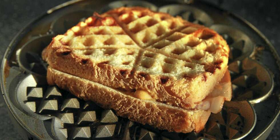 OPPSKRIFT PÅ TOAST: Å bruke vaffeljernet til å lage toast er genialt! OPPSKRIFT PÅ TOAST: Å bruke vaffeljernet til å lage toast er genialt!