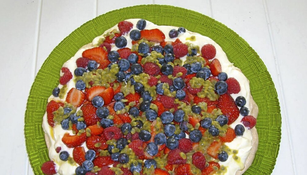 OPPSKRIFT PÅ SITRONSORBET: Det er deilig med litt syre i varmen. OPPSKRIFT PÅ PAVLOVA: Her kommer en nydelig oppskrift på pavlova med bær! OPPSKRIFT PÅ SITRONSORBET: Det er deilig med litt syre i varmen. OPPSKRIFT PÅ PAVLOVA: Her kommer en nydelig oppskrift på pavlova med bær!