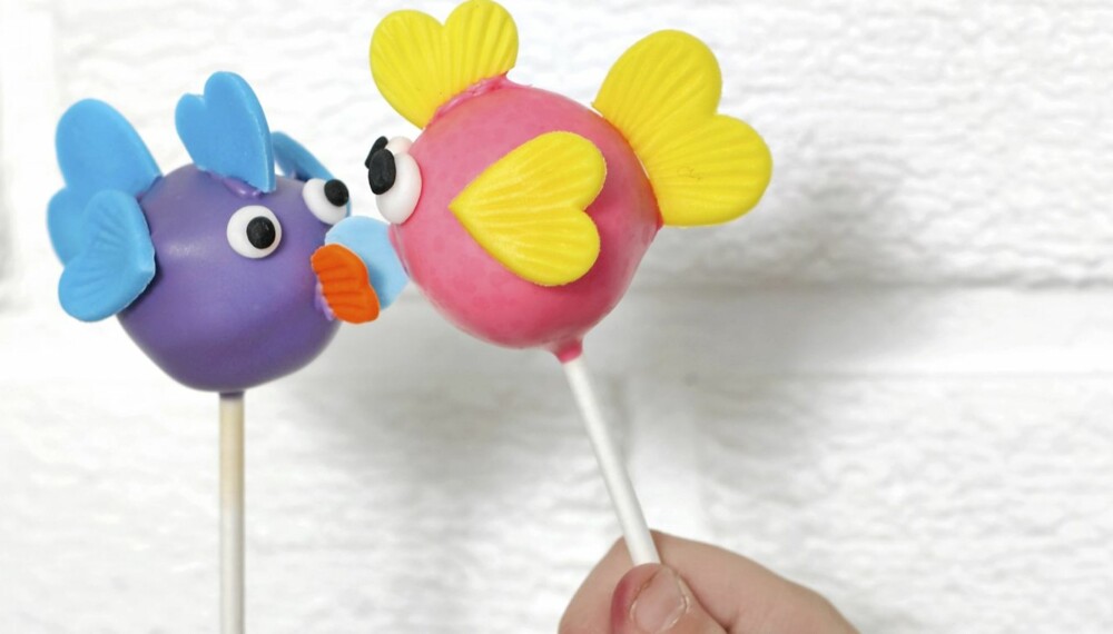 KULE KULER: Cake pops er enkelt å lage, særlig hvis du ikke har planer om å gjøre dem så fine som dette. KULE KULER: Cake pops er enkelt å lage, særlig hvis du ikke har planer om å gjøre dem så fine som dette.