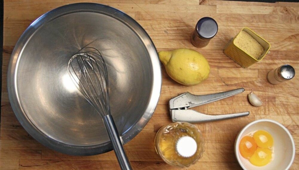 Dette trenger du når du skal lage aioli. Dette trenger du når du skal lage aioli.