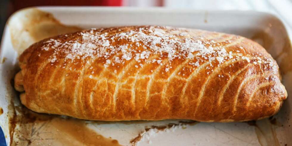 BEEF WELLINGTON: Vær kreativ å lag et kulere mønster enn det du ser her. BEEF WELLINGTON: Vær kreativ å lag et kulere mønster enn det du ser her.
