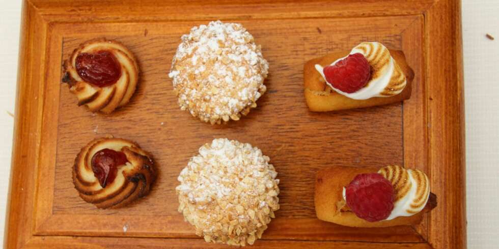 Petit four: Det blir nok søtsaker til kaffen på Chez Bruno i Provence. Petit four: Det blir nok søtsaker til kaffen på Chez Bruno i Provence.