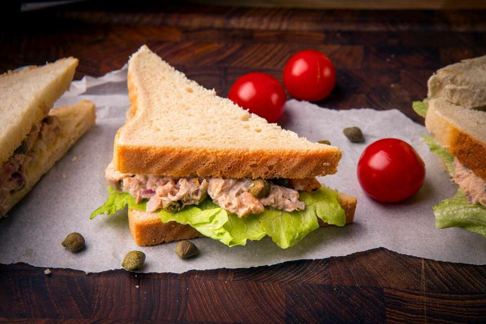 MIDDAGSTIPS: Det blir kjapp middag med en tunfisksandwich. MIDDAGSTIPS: Det blir kjapp middag med en tunfisksandwich.