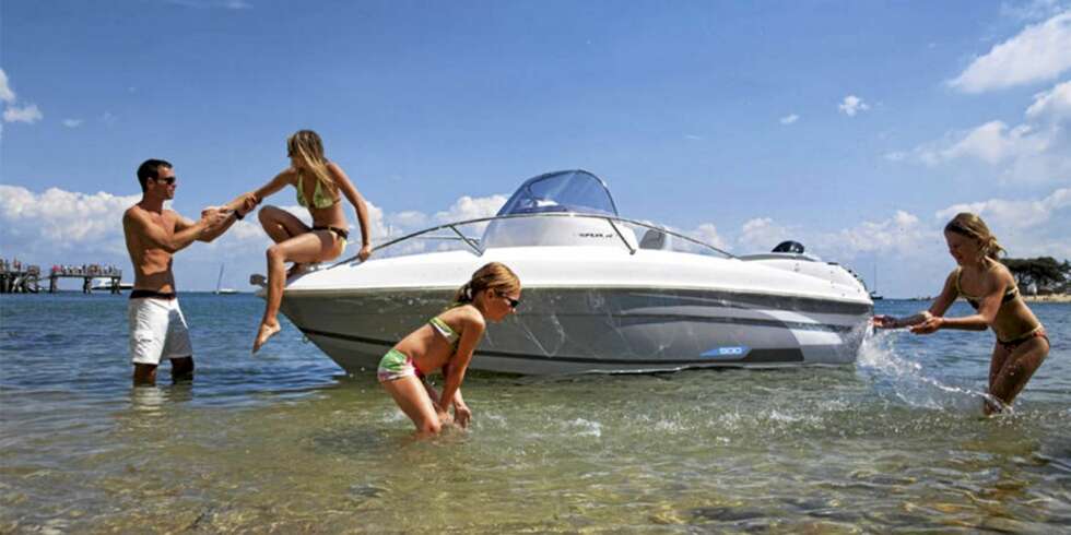HYGGELIG: En liten sundeck-modell som Beneteau Flyer 500 Sun Deck kan være et alternativ til en skjærgårdsjeep. HYGGELIG: En liten sundeck-modell som Beneteau Flyer 500 Sun Deck kan være et alternativ til en skjærgårdsjeep.