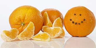 C-VITAMINER: Menneskekroppen kan ikke produsere vitamin C selv, og derfor må du få i deg C-vitamin gjennom frukt og grønt. Av og til trenger du også et tilskudd. C-VITAMINER: Menneskekroppen kan ikke produsere vitamin C selv, og derfor må du få i deg C-vitamin gjennom frukt og grønt. Av og til trenger du også et tilskudd.