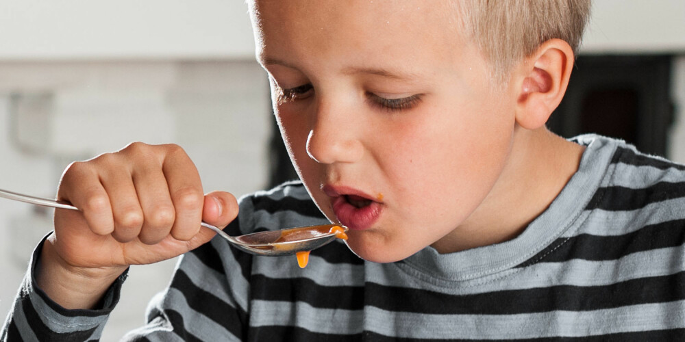 SKJEEN I HÅND: Andreas synes suppe til middag er helt greit. SKJEEN I HÅND: Andreas synes suppe til middag er helt greit.