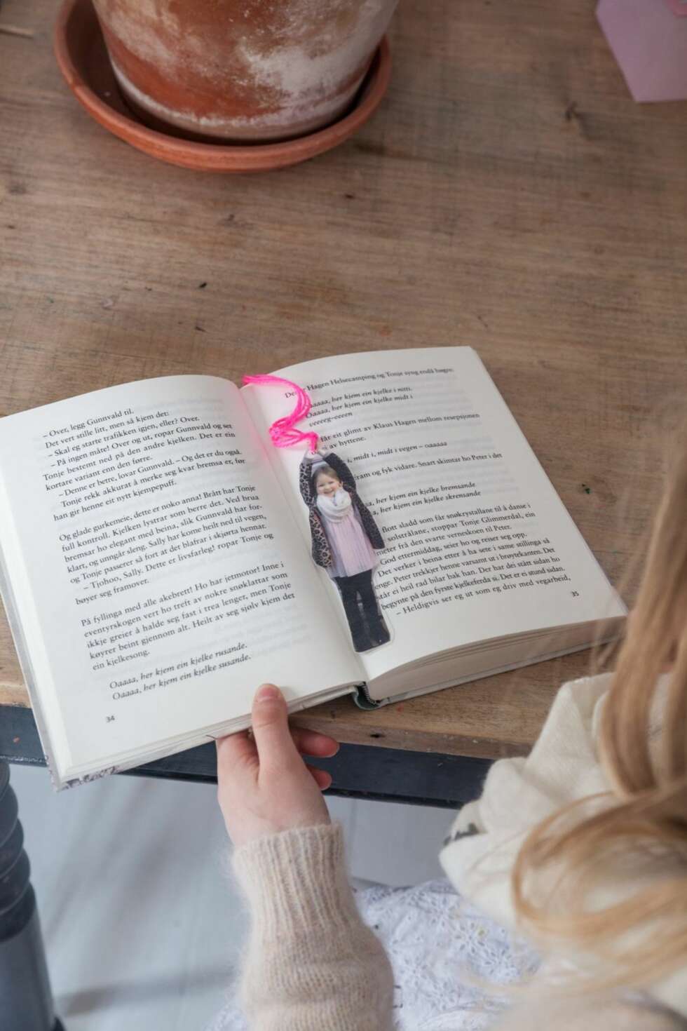 FINT BÅND: Båndet gjør bokmerket enda mer iøynefallende. FINT BÅND: Båndet gjør bokmerket enda mer iøynefallende.