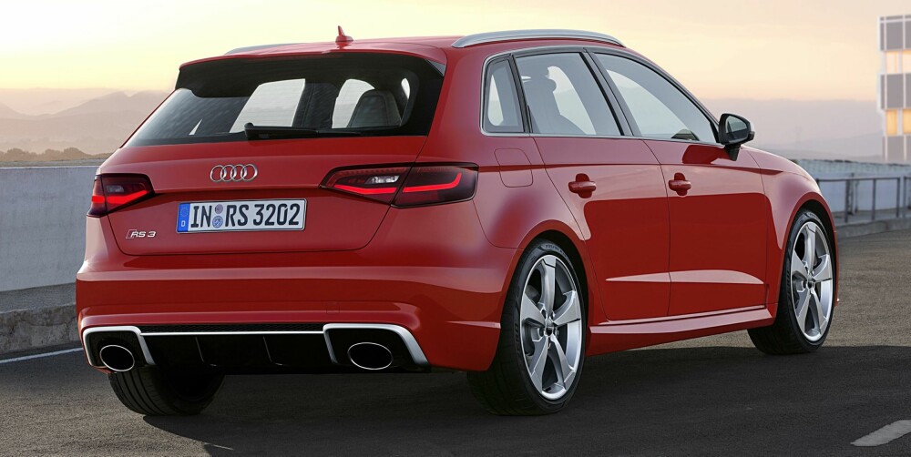 Standaufnahme Farbe: Catalunyarot </br><font size=_2_><b>Verbrauchsangaben Audi RS 3 Sportback: </b></br>Kraftstoffverbrauch kombiniert in l/100 km: 8,3 ? 8,1;</br>CO<sub>2</sub>-Emissionen kombiniert in g/km: 194 - 189</font> Standaufnahme Farbe: Catalunyarot </br><font size=_2_><b>Verbrauchsangaben Audi RS 3 Sportback: </b></br>Kraftstoffverbrauch kombiniert in l/100 km: 8,3 ? 8,1;</br>CO<sub>2</sub>-Emissionen kombiniert in g/km: 194 - 189</font>