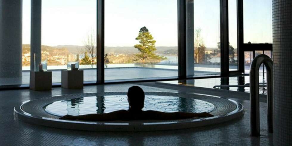 SPATEST: Spa deg ned i tide. Det finnes verre ting du kan finne på enn å ta et boblebad mens du nyter utsikten... SPATEST: Spa deg ned i tide. Det finnes verre ting du kan finne på enn å ta et boblebad mens du nyter utsikten...