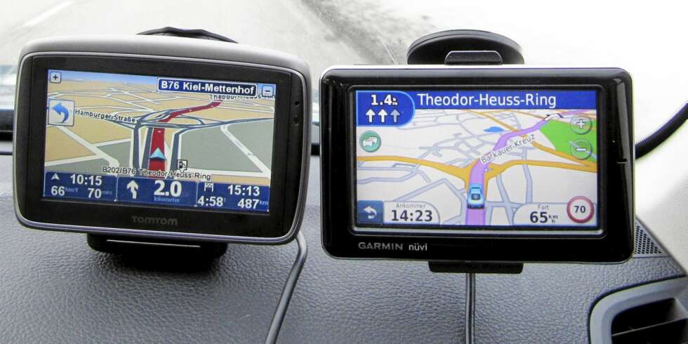 TØFFE TAK: Spesielt i travle Autobahn-kryss i Tyskland er vi ekstremt imponert over den tydelige filguiden til TomTom. Den tar brodden av mange siste liten-manøvre. TØFFE TAK: Spesielt i travle Autobahn-kryss i Tyskland er vi ekstremt imponert over den tydelige filguiden til TomTom. Den tar brodden av mange siste liten-manøvre.