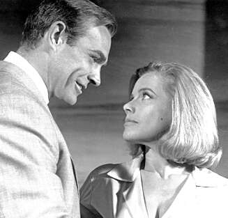Honor Blackman alias Pussy Galore i «Goldfinger». Honor Blackman alias Pussy Galore i «Goldfinger».