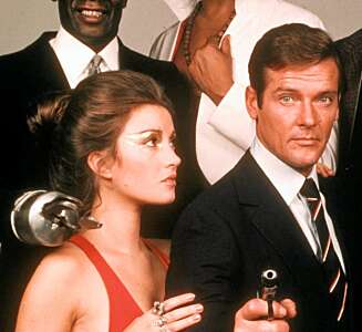 Jane Seymour alias Solitaire i «Live and Let Die». Jane Seymour alias Solitaire i «Live and Let Die».